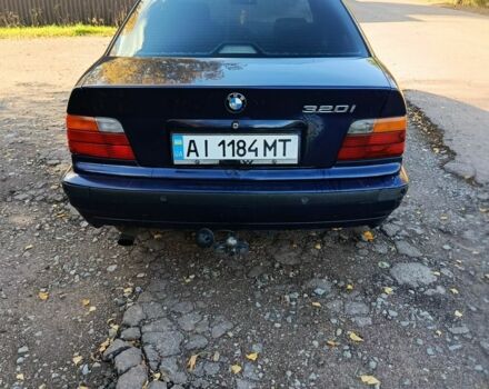 Синий БМВ 320, объемом двигателя 2 л и пробегом 300 тыс. км за 1850 $, фото 3 на Automoto.ua