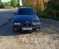 Синий БМВ 320, объемом двигателя 2 л и пробегом 300 тыс. км за 1850 $, фото 1 на Automoto.ua