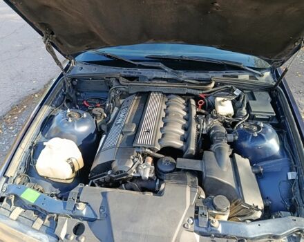 Синий БМВ 320, объемом двигателя 2 л и пробегом 300 тыс. км за 1850 $, фото 7 на Automoto.ua