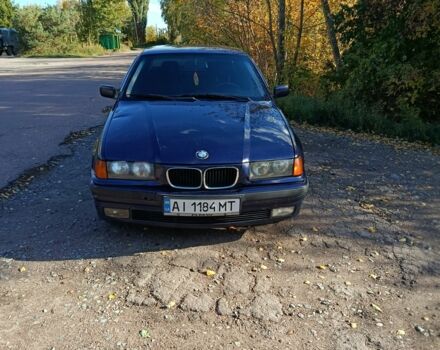 Синий БМВ 320, объемом двигателя 2 л и пробегом 300 тыс. км за 1850 $, фото 1 на Automoto.ua