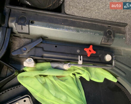 Зелений БМВ 320, об'ємом двигуна 2 л та пробігом 211 тис. км за 7999 $, фото 10 на Automoto.ua