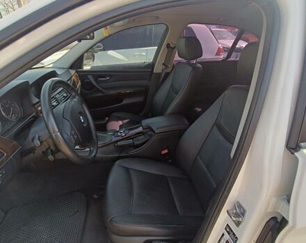 Белый БМВ 328, объемом двигателя 3 л и пробегом 282 тыс. км за 9300 $, фото 7 на Automoto.ua