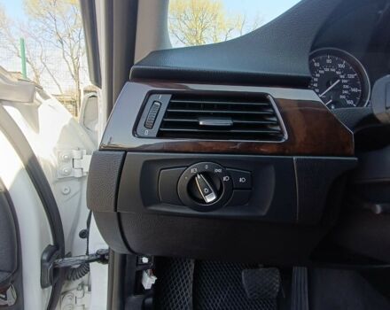 Белый БМВ 328, объемом двигателя 3 л и пробегом 282 тыс. км за 9300 $, фото 5 на Automoto.ua