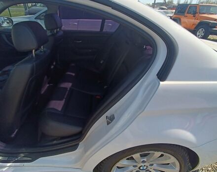 Белый БМВ 328, объемом двигателя 3 л и пробегом 282 тыс. км за 9300 $, фото 2 на Automoto.ua