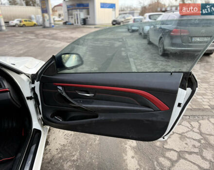 Білий БМВ 4 Серія, об'ємом двигуна 2 л та пробігом 246 тис. км за 8800 $, фото 19 на Automoto.ua