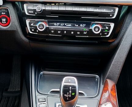 Серый БМВ 4 Серия, объемом двигателя 2 л и пробегом 90 тыс. км за 21500 $, фото 12 на Automoto.ua