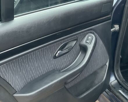 Синий БМВ 4 Серия, объемом двигателя 2.5 л и пробегом 367 тыс. км за 3850 $, фото 21 на Automoto.ua