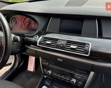 Білий БМВ 5 Серія ГТ, об'ємом двигуна 2.98 л та пробігом 150 тис. км за 15000 $, фото 12 на Automoto.ua