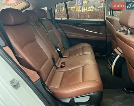 Белый БМВ 5 Серия ГТ, объемом двигателя 3 л и пробегом 156 тыс. км за 15990 $, фото 12 на Automoto.ua