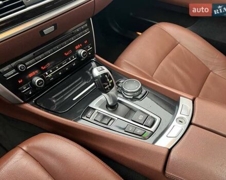 Белый БМВ 5 Серия ГТ, объемом двигателя 3 л и пробегом 156 тыс. км за 15990 $, фото 20 на Automoto.ua