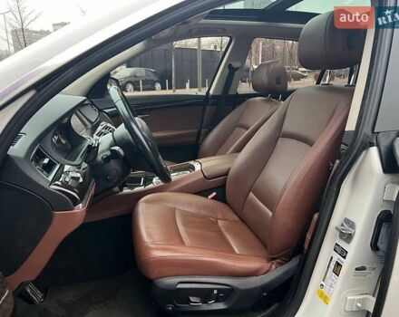 Белый БМВ 5 Серия ГТ, объемом двигателя 3 л и пробегом 156 тыс. км за 15990 $, фото 9 на Automoto.ua