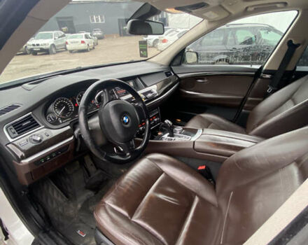 Белый БМВ 5 Серия ГТ, объемом двигателя 3 л и пробегом 204 тыс. км за 18000 $, фото 14 на Automoto.ua