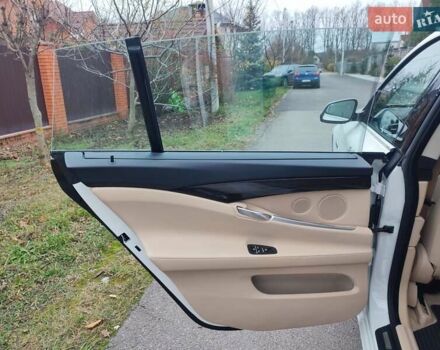 Білий БМВ 5 Серія ГТ, об'ємом двигуна 2 л та пробігом 92 тис. км за 22300 $, фото 41 на Automoto.ua