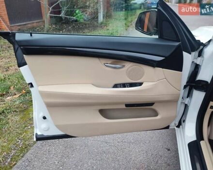 Білий БМВ 5 Серія ГТ, об'ємом двигуна 2 л та пробігом 92 тис. км за 22300 $, фото 29 на Automoto.ua