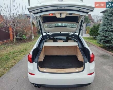 Білий БМВ 5 Серія ГТ, об'ємом двигуна 2 л та пробігом 92 тис. км за 22300 $, фото 48 на Automoto.ua