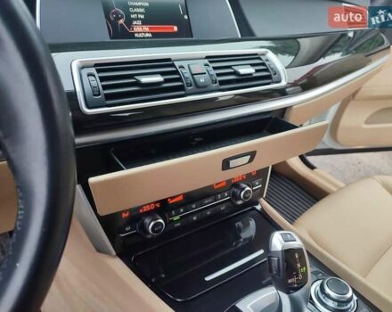Білий БМВ 5 Серія ГТ, об'ємом двигуна 2 л та пробігом 92 тис. км за 22300 $, фото 21 на Automoto.ua
