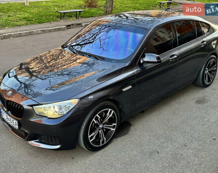 Серый БМВ 5 Серия ГТ, объемом двигателя 3 л и пробегом 222 тыс. км за 15000 $, фото 1 на Automoto.ua