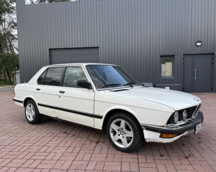 Белый БМВ 5 Серия, объемом двигателя 2.5 л и пробегом 350 тыс. км за 1300 $, фото 1 на Automoto.ua