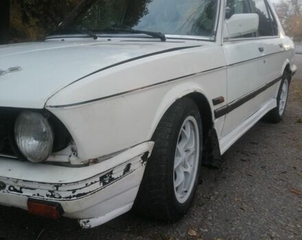 Белый БМВ 5 Серия, объемом двигателя 1.8 л и пробегом 200 тыс. км за 1000 $, фото 3 на Automoto.ua