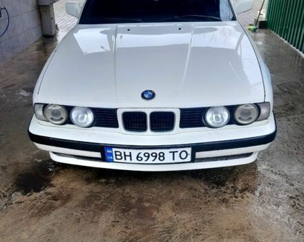 Белый БМВ 5 Серия, объемом двигателя 3.4 л и пробегом 200 тыс. км за 2700 $, фото 4 на Automoto.ua