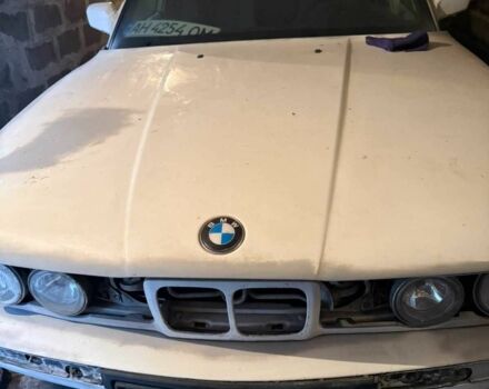 Белый БМВ 5 Серия, объемом двигателя 2 л и пробегом 300 тыс. км за 947 $, фото 1 на Automoto.ua