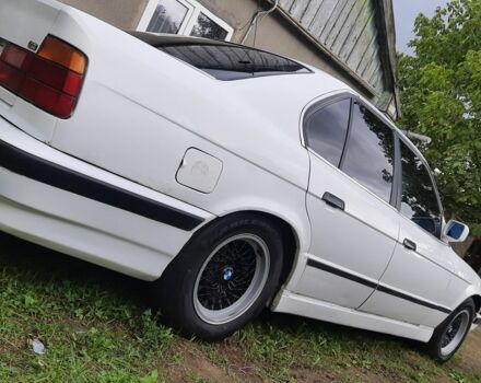 БМВ 5 Серия 1989 в Черновцах на Automoto.ua Белый БМВ 5 Серия, объемом двигателя 2.5 л и пробегом 200 тыс. км за 1500 $, фото 4 на Automoto.ua