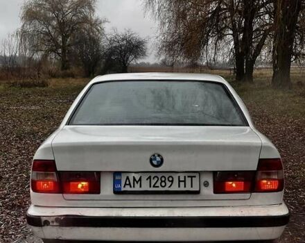 Белый БМВ 5 Серия, объемом двигателя 3.5 л и пробегом 440 тыс. км за 1800 $, фото 1 на Automoto.ua