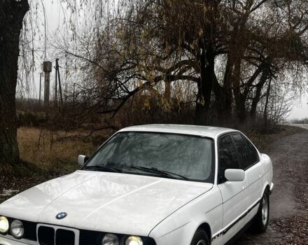 Белый БМВ 5 Серия, объемом двигателя 3.5 л и пробегом 440 тыс. км за 1800 $, фото 5 на Automoto.ua