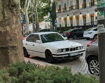 Белый БМВ 5 Серия, объемом двигателя 2.5 л и пробегом 370 тыс. км за 2500 $, фото 1 на Automoto.ua