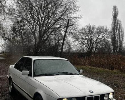 Белый БМВ 5 Серия, объемом двигателя 3.5 л и пробегом 440 тыс. км за 1800 $, фото 1 на Automoto.ua