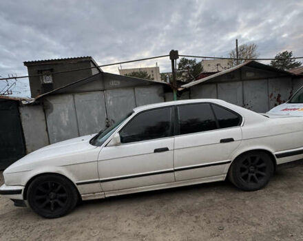 Белый БМВ 5 Серия, объемом двигателя 2 л и пробегом 370 тыс. км за 2500 $, фото 2 на Automoto.ua