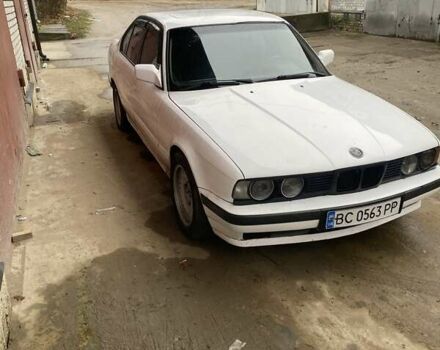 Белый БМВ 5 Серия, объемом двигателя 3.4 л и пробегом 520 тыс. км за 2600 $, фото 7 на Automoto.ua