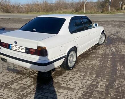 Белый БМВ 5 Серия, объемом двигателя 3.4 л и пробегом 520 тыс. км за 2600 $, фото 5 на Automoto.ua
