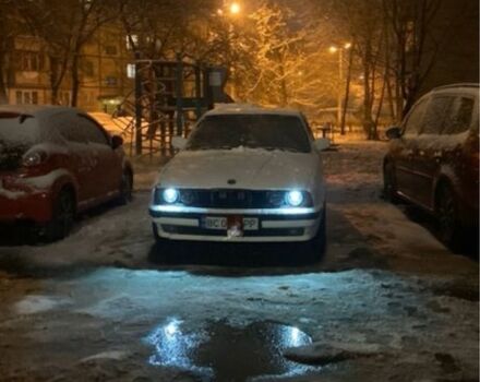 Белый БМВ 5 Серия, объемом двигателя 3.4 л и пробегом 460 тыс. км за 2319 $, фото 13 на Automoto.ua