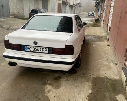 Белый БМВ 5 Серия, объемом двигателя 3.4 л и пробегом 520 тыс. км за 2600 $, фото 6 на Automoto.ua