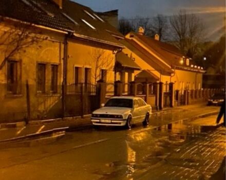 Белый БМВ 5 Серия, объемом двигателя 3.4 л и пробегом 460 тыс. км за 2319 $, фото 12 на Automoto.ua