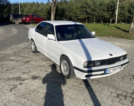 Белый БМВ 5 Серия, объемом двигателя 3.4 л и пробегом 520 тыс. км за 2600 $, фото 3 на Automoto.ua