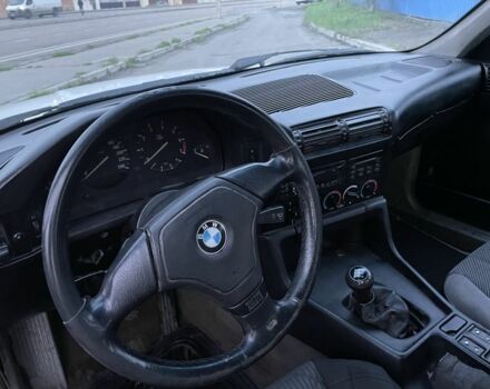 Белый БМВ 5 Серия, объемом двигателя 2 л и пробегом 500 тыс. км за 1350 $, фото 9 на Automoto.ua