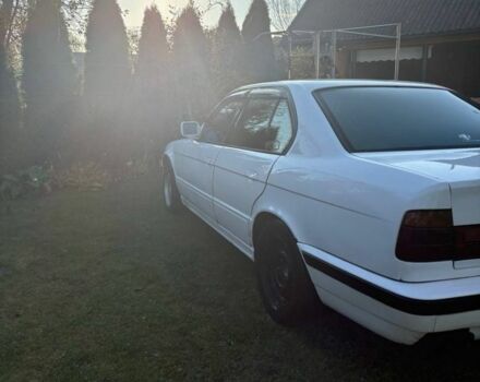 Белый БМВ 5 Серия, объемом двигателя 3.4 л и пробегом 460 тыс. км за 2319 $, фото 1 на Automoto.ua