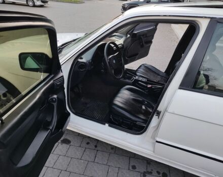 Белый БМВ 5 Серия, объемом двигателя 2 л и пробегом 300 тыс. км за 2555 $, фото 12 на Automoto.ua