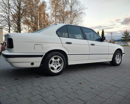 Белый БМВ 5 Серия, объемом двигателя 2 л и пробегом 300 тыс. км за 2555 $, фото 2 на Automoto.ua