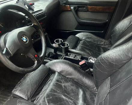 Білий БМВ 5 Серія, об'ємом двигуна 2 л та пробігом 400 тис. км за 2800 $, фото 8 на Automoto.ua