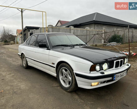 Білий БМВ 5 Серія, об'ємом двигуна 2.8 л та пробігом 200 тис. км за 2400 $, фото 3 на Automoto.ua