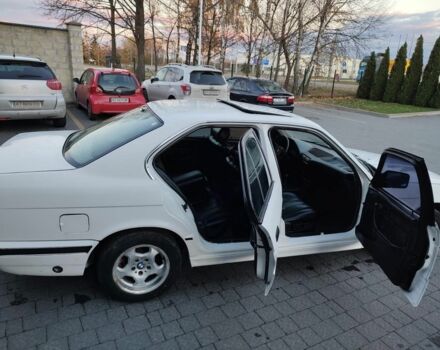 Белый БМВ 5 Серия, объемом двигателя 2 л и пробегом 300 тыс. км за 2555 $, фото 8 на Automoto.ua