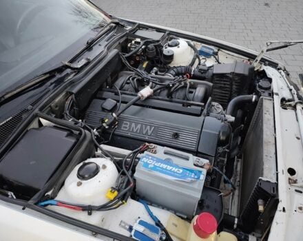 Белый БМВ 5 Серия, объемом двигателя 2 л и пробегом 300 тыс. км за 2555 $, фото 6 на Automoto.ua