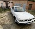 Белый БМВ 5 Серия, объемом двигателя 2 л и пробегом 320 тыс. км за 3000 $, фото 1 на Automoto.ua