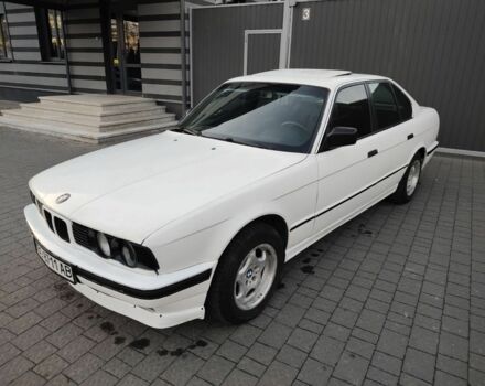 Белый БМВ 5 Серия, объемом двигателя 2 л и пробегом 300 тыс. км за 2555 $, фото 10 на Automoto.ua