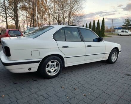 Белый БМВ 5 Серия, объемом двигателя 2 л и пробегом 300 тыс. км за 2555 $, фото 4 на Automoto.ua