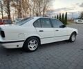 Белый БМВ 5 Серия, объемом двигателя 2 л и пробегом 300 тыс. км за 2555 $, фото 4 на Automoto.ua