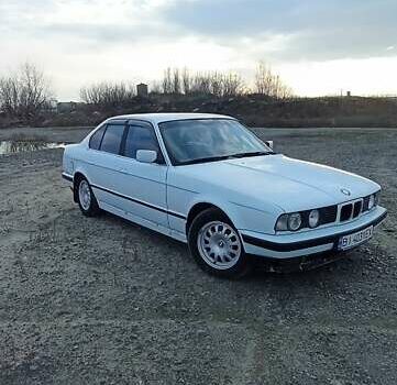 Білий БМВ 5 Серія, об'ємом двигуна 2 л та пробігом 350 тис. км за 2600 $, фото 1 на Automoto.ua